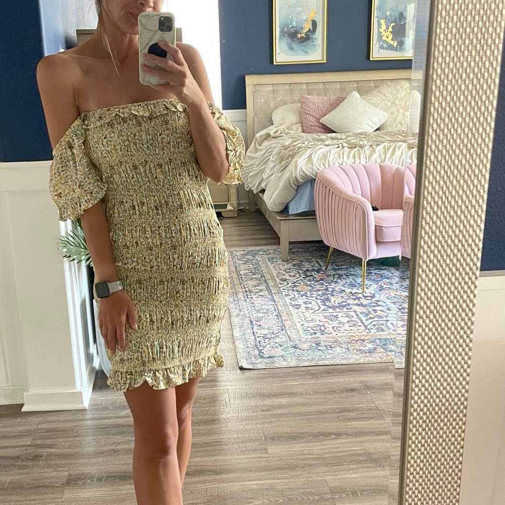 Off the shoulder dress, amazing stretch!